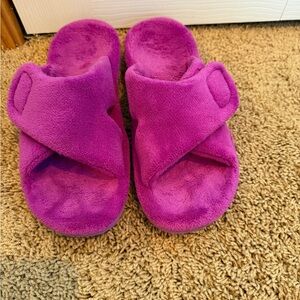 Women’s Vionic cozy slippers